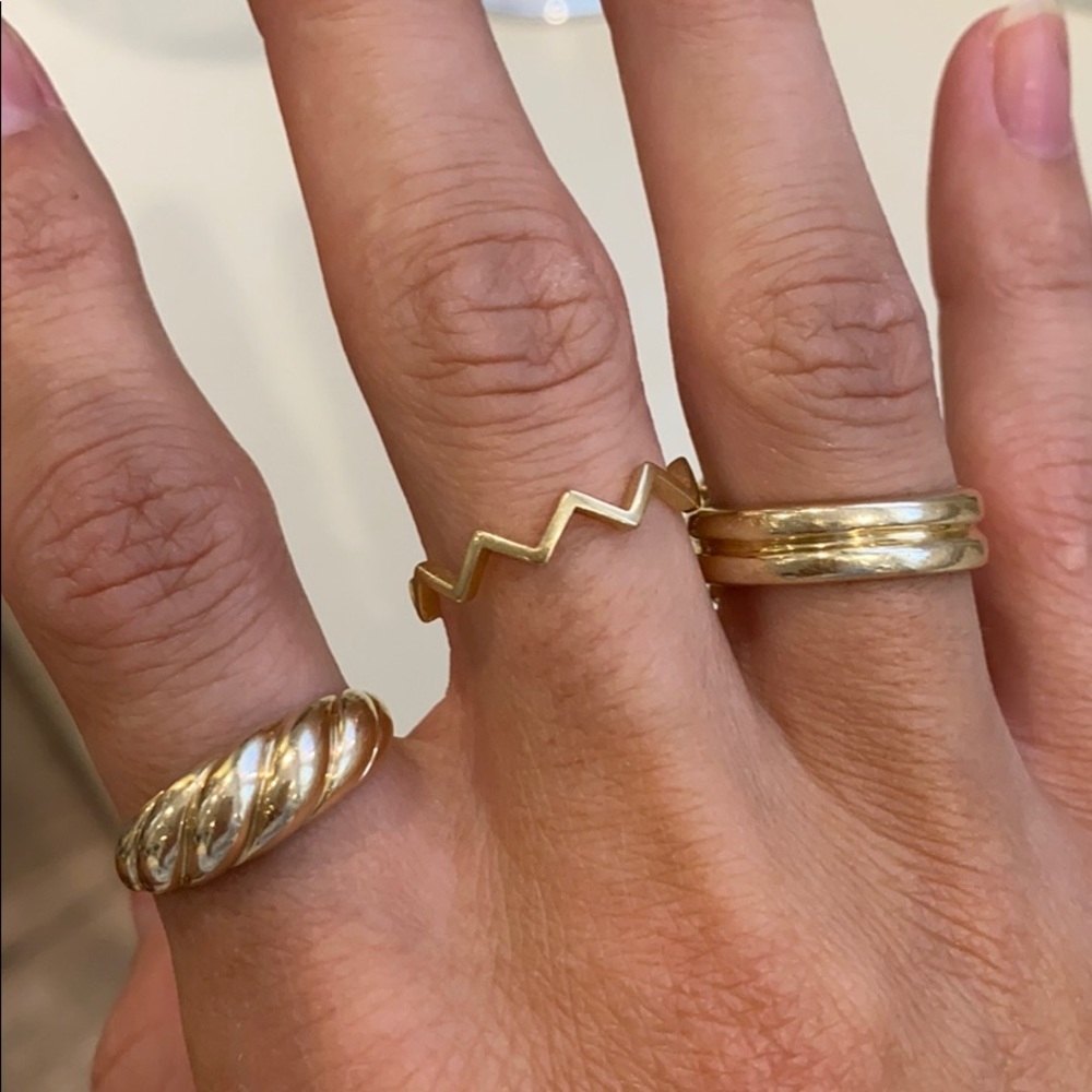 Solid gold zigzag ring
